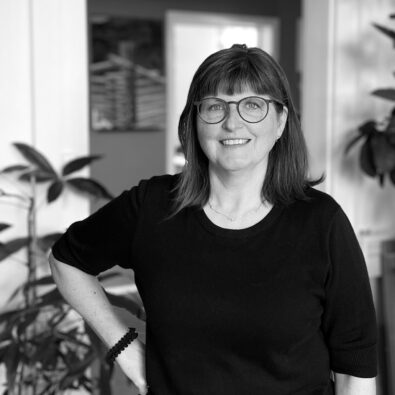 monica är kyrkogårdsexpert